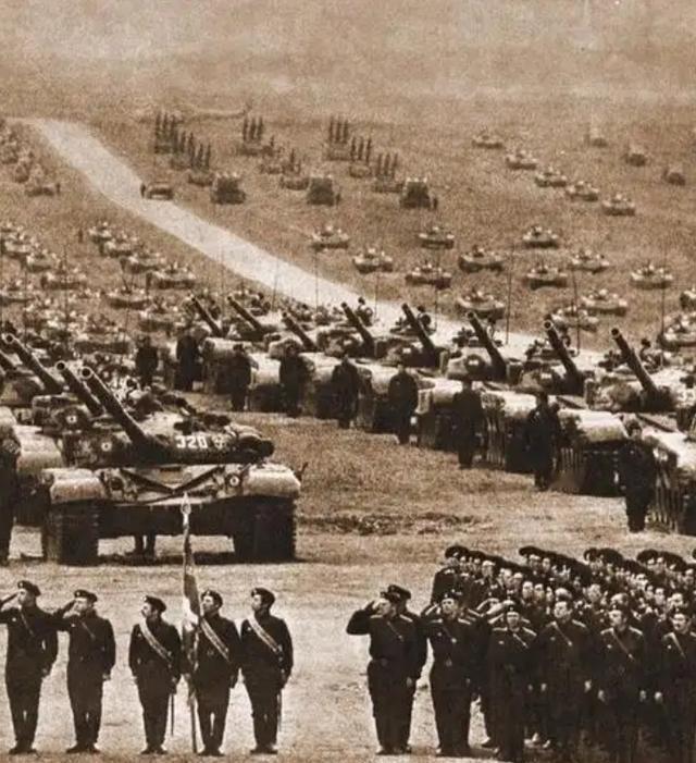 苏军为什么没有被德军耗尽人力？这么说吧，苏联其实是和德国一起死的，只不过苏联晚了