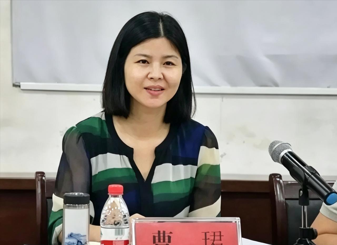 四月份被免去河南省广播电视局副局长后，曹珺迟迟未“另有任用”。对于1972年出生