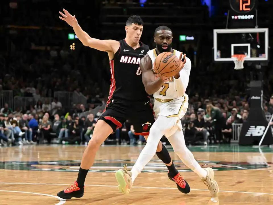 北京时间12月20日，NBA常规赛凯尔特人主场对阵热火，其中热火是背靠背第二场。