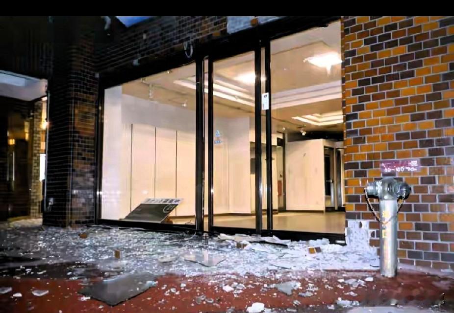 不用我们出手，已经有人收拾日本了，它一动手就能秒了日本
 
震级7.5级地震。已