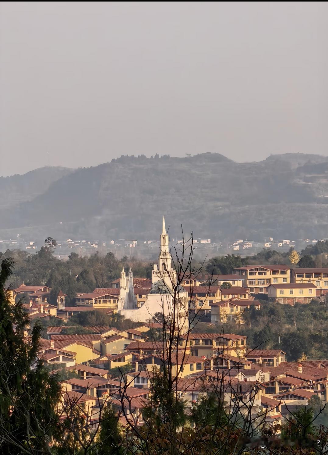 这不是欧洲，是南充 !
有没有宝子知道这是南充哪里的?