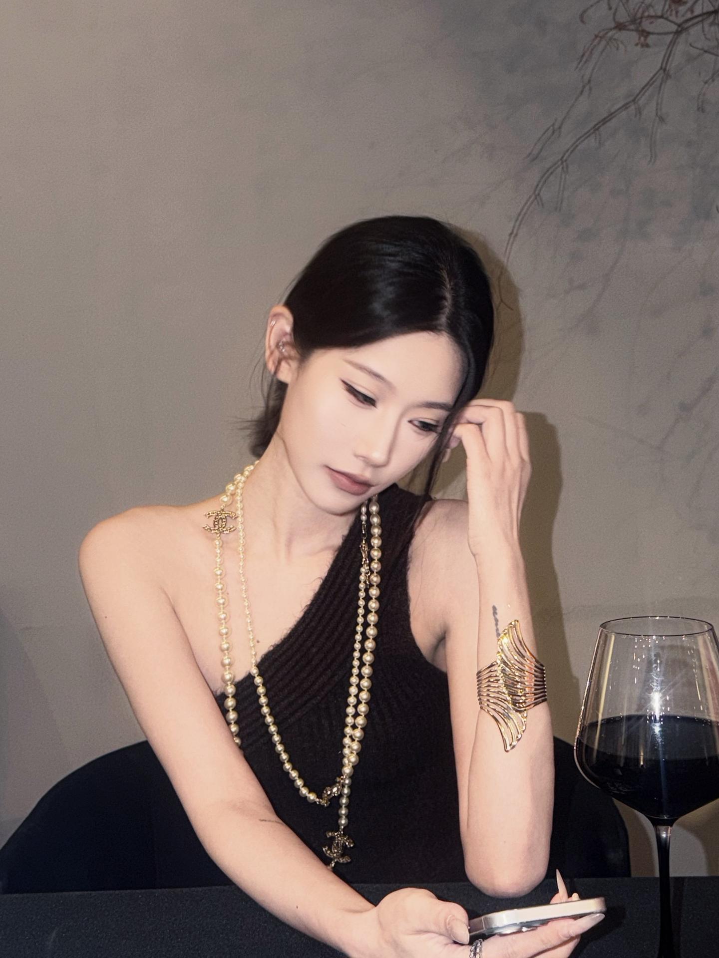一起逃跑吧，到哪里都可以。