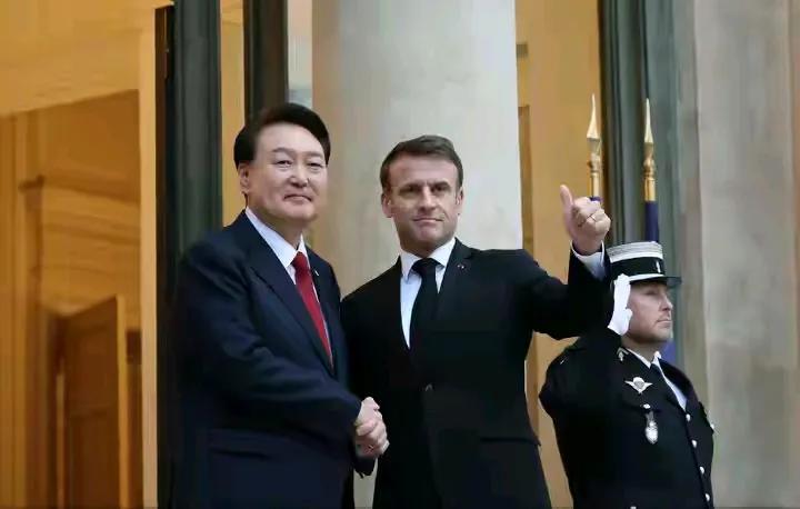 这哥俩现在是难兄难弟，马克龙最新民调不支持率78%，尹锡悦不支持率72.3%。能