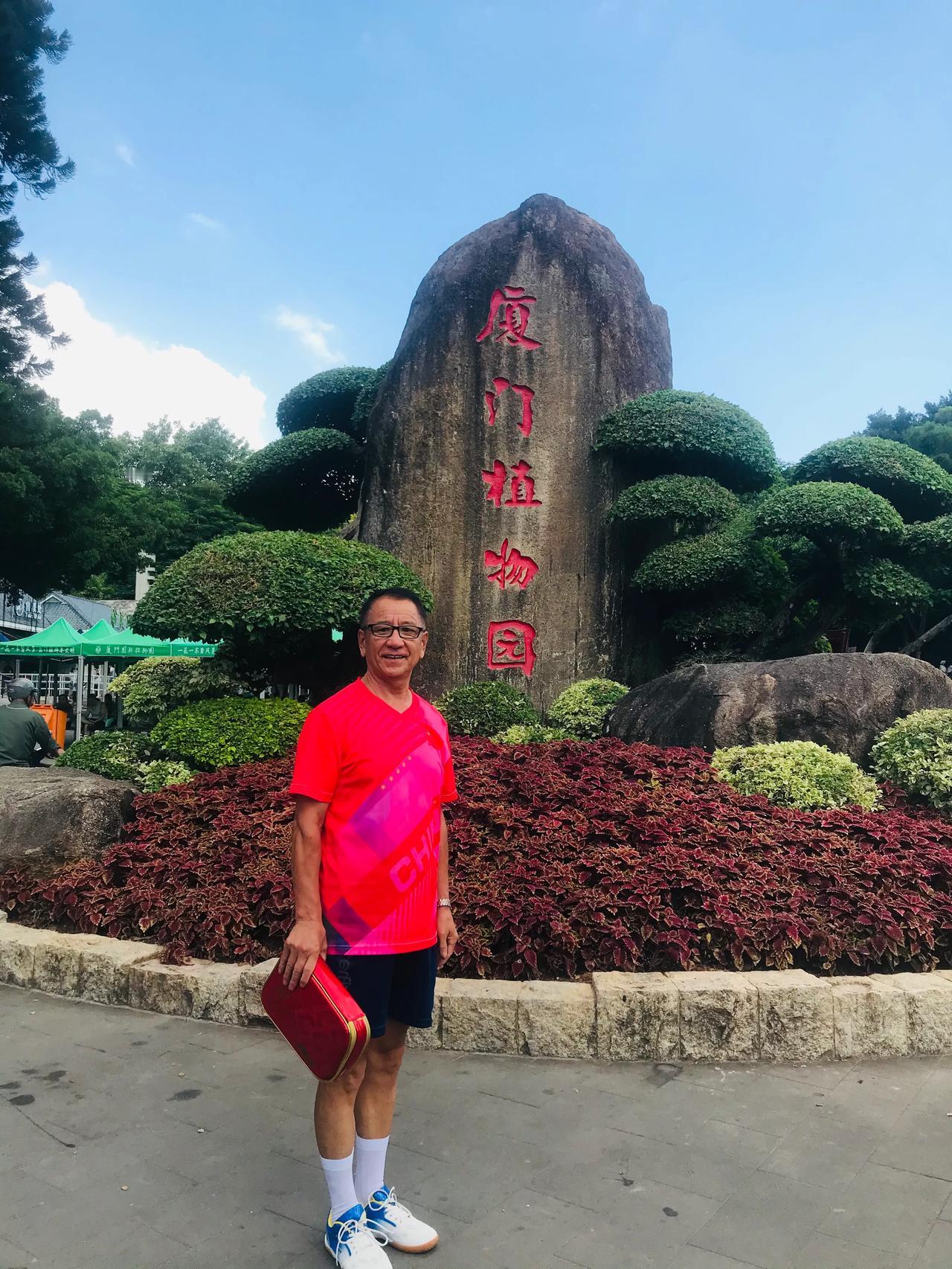 七律·暮秋
文/理想
细雨霏霏野菊开，云烟缭绕锁楼台。
一江秋水微波漾，十里桃花