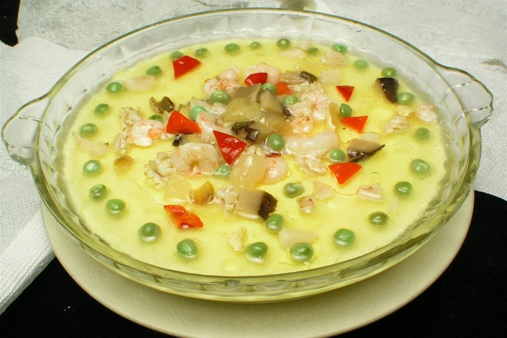 海南名菜四宝琼山豆腐
       此菜乍听名字会以为是豆制品，实则与大豆无关。