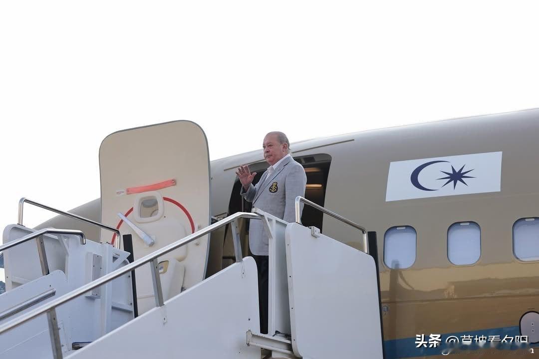 马来西亚最高元首苏丹易卜拉欣5月6日乘专机抵达莫斯科，应俄罗斯总统普京邀请出席5