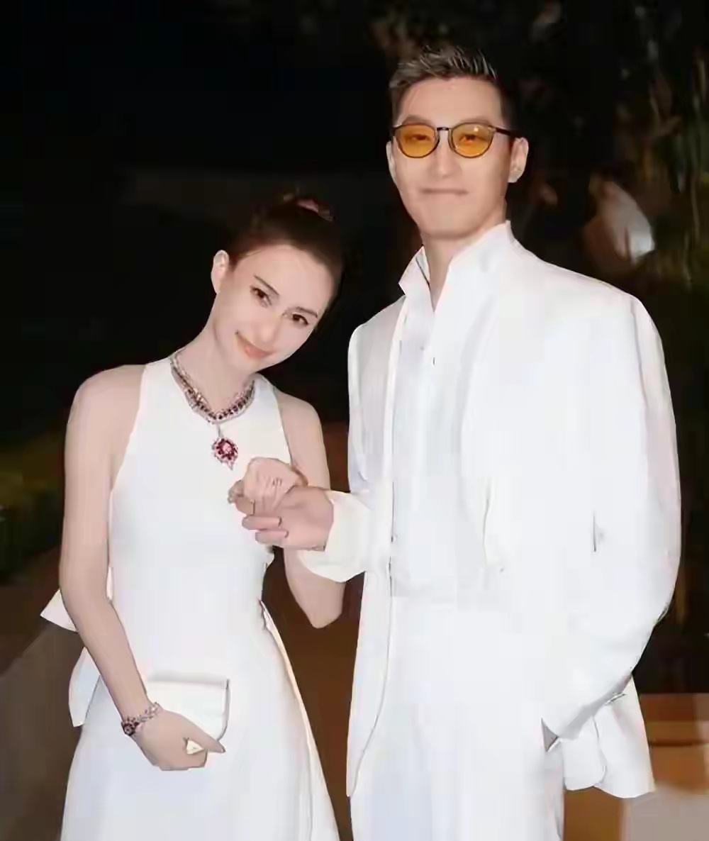 五千万买来醒悟？窦骁现状曝光，何超莲反应意外，婚变早已真相大白 