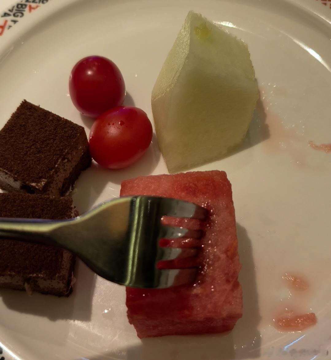 去年我梦到和我大哥合照然后去这个餐厅了，梦醒之后真的和朋友去了一次，今天凌晨翻那