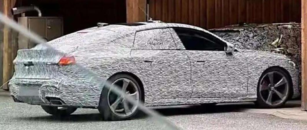 【保留掀背尾门？疑似上汽奥迪A5L谍照 】我们从网络上获得了一组疑似上汽奥迪国产