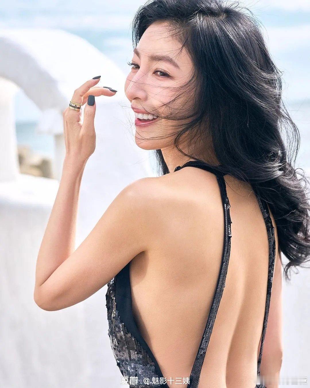 杨谨华小露性感 ​​​