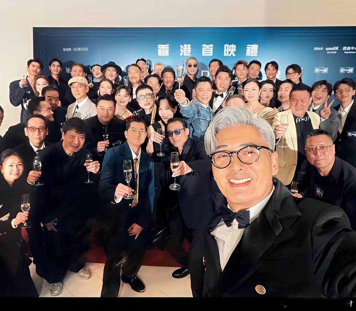 真服了70岁的人在《寒战1994》首映礼上，竟然干了五5件事。这哪件像70岁的人