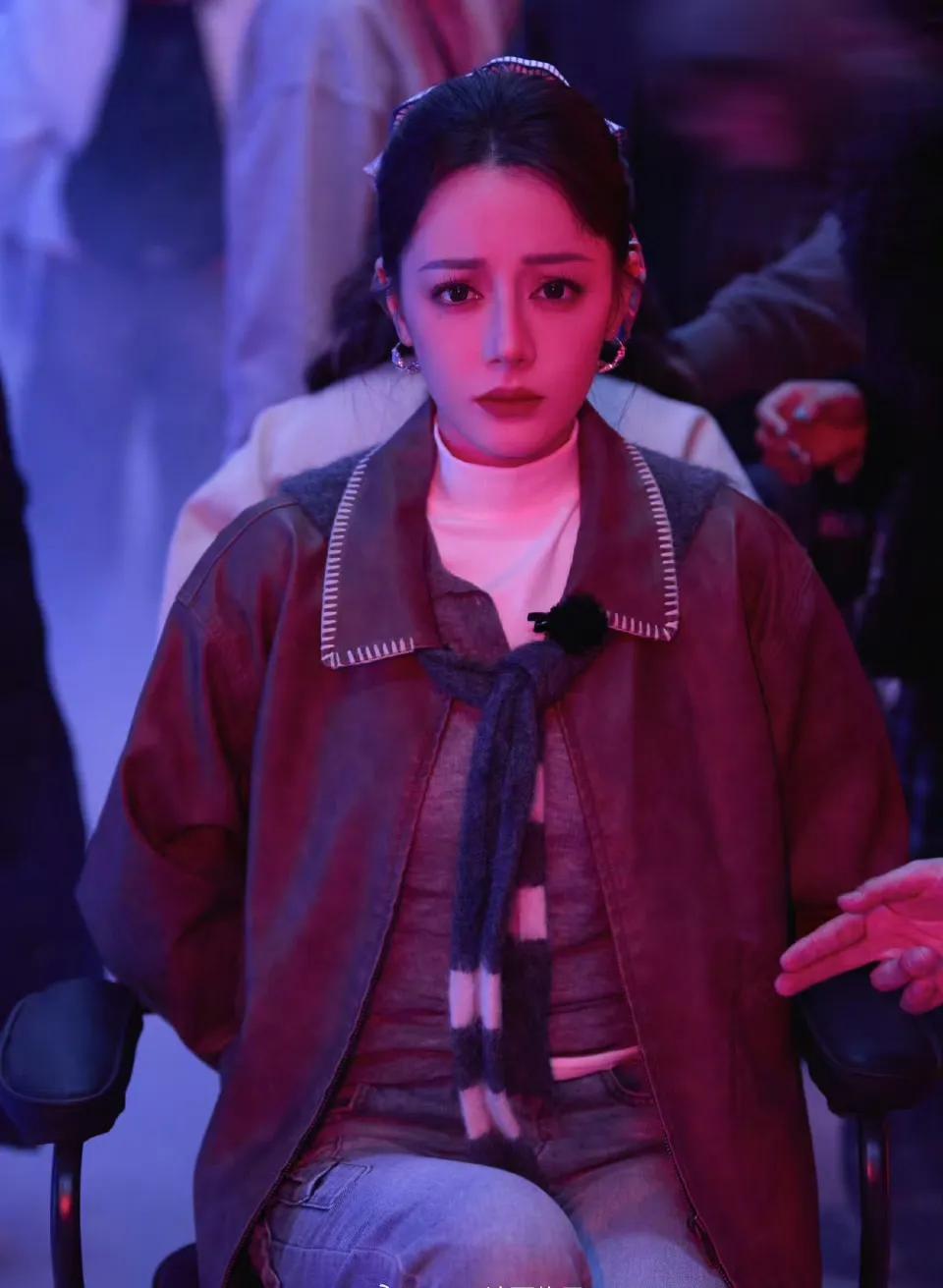 迪丽热巴化身“时空侦探”，
穿梭宋元明清破案，
《开始推理吧3》中迪丽热巴综艺中