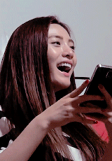 粉圈整的虐粉纪念日真的太滑稽了美其名曰铭记过往，沉浸在自我编织的悲情滤镜里，实则