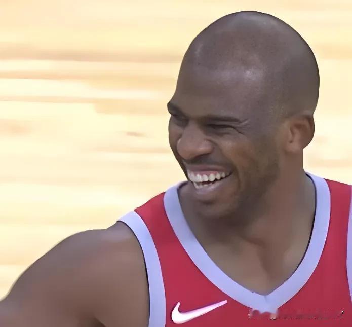 快船被淘汰后，保罗发推了，老炮是真记仇啊！今天快船被勇士淘汰后，有人高兴也有人失