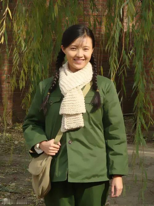 傅晶演绎《知青》生活，引观众怀旧。
2012年的作品，也令现在的我们怀旧。
好看