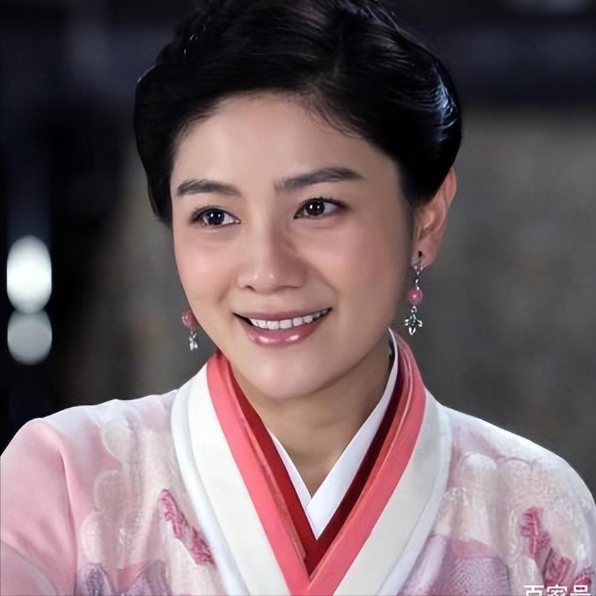 演员，胡可说，生儿子的时候，出了点状况，一出生就被抱到监控室了，当我第一次见到儿