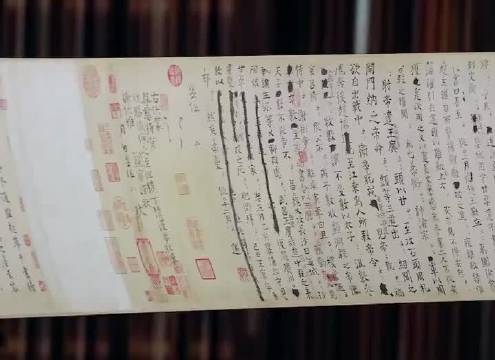 #多处涂改的手稿为何是镇馆之宝##资治通鉴存世唯一手书原稿#  谁能想到，这页满是涂改的稿子，是《资