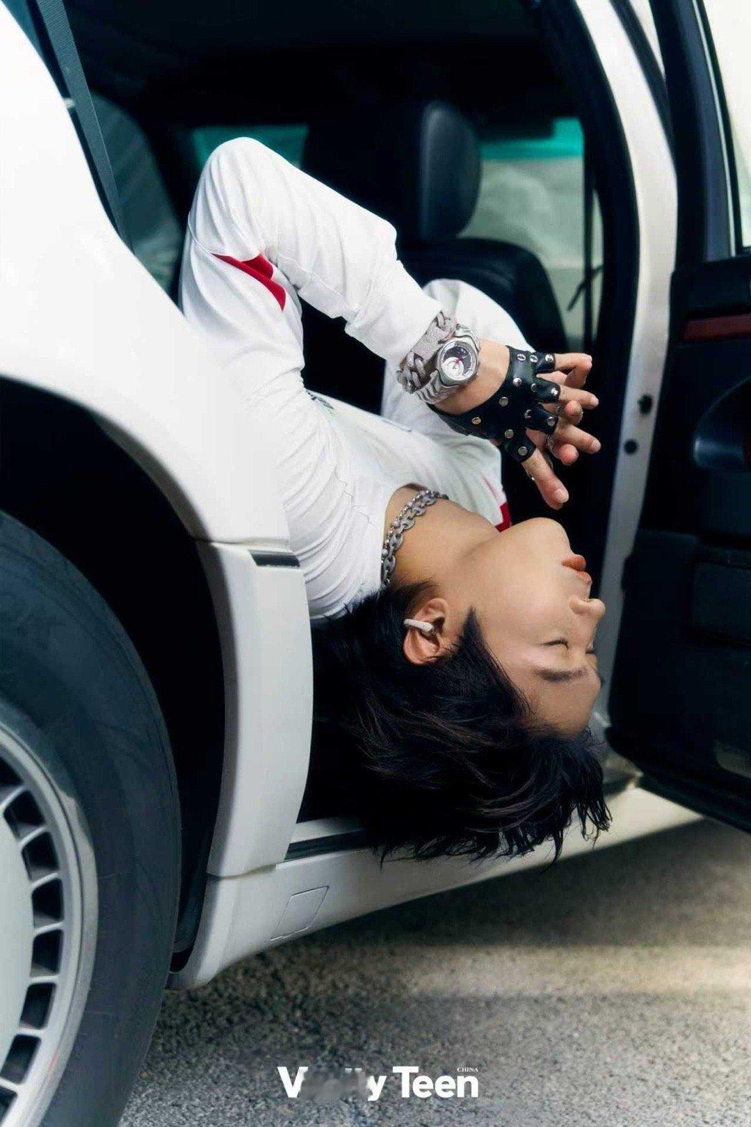 马伯骞拍着拍着突然就这样了 废墟中他力量觉醒，街头脉搏因他沸腾，冲破精致枷锁，于