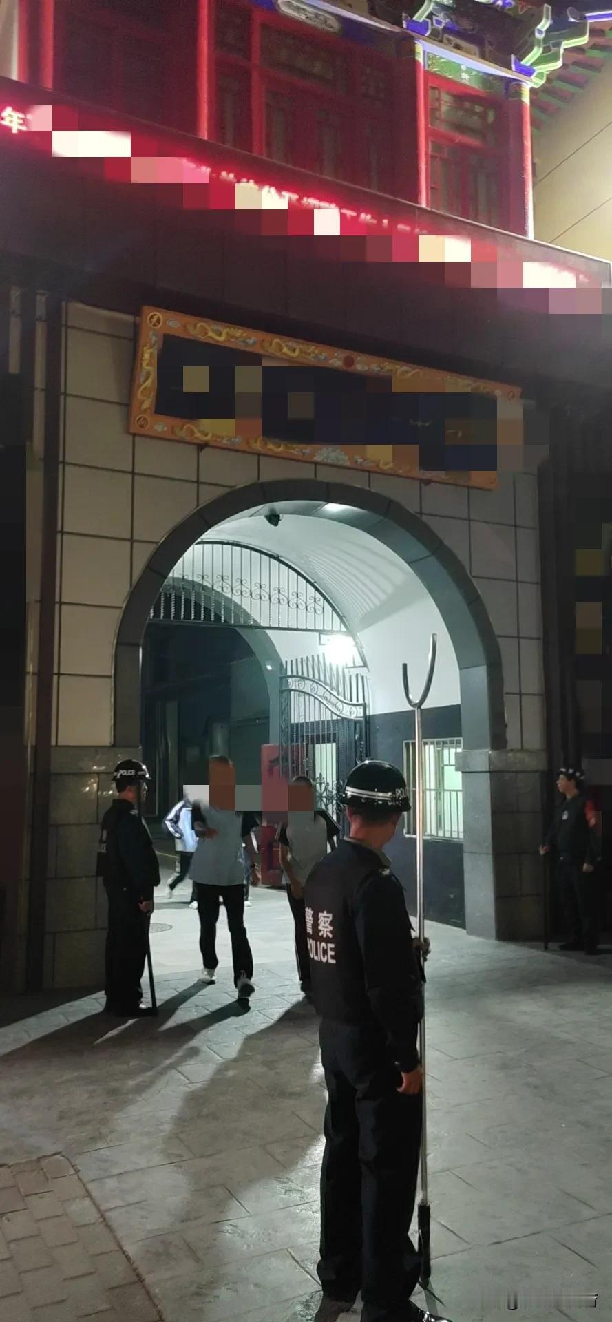  
高一新生月考结束了，分数出来了，许多家长开始慌了！其实完全没必要的！孩子们也