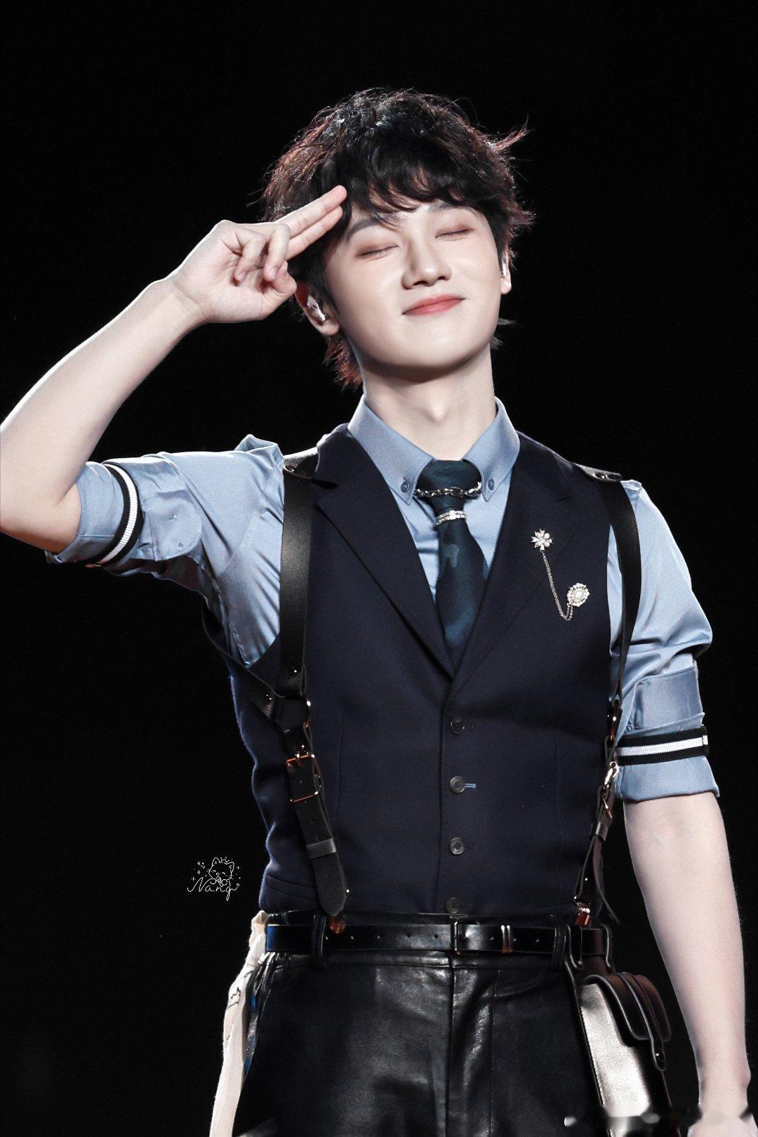 滑雪偶遇蒋敦豪和万妮达 滑雪时遇到超有氛围感的非遗晚会录制蒋敦豪和万妮达在雪地里