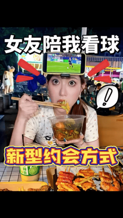杭州情侣夜市约会的正确打开方式杭州夜市见证年轻人新式约会状态，不少情侣结伴逛夜市