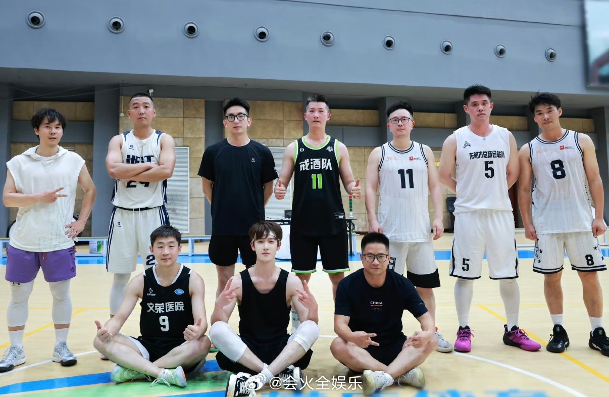 李昀锐一杀青就去打球了李昀锐又去打篮球了 冷白皮篮球小林这个帅 