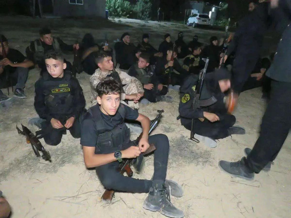 巴以冲突，哈马斯的儿童士兵让人心疼又让人看到了他们爱国的决心

巴勒斯坦哈马斯的