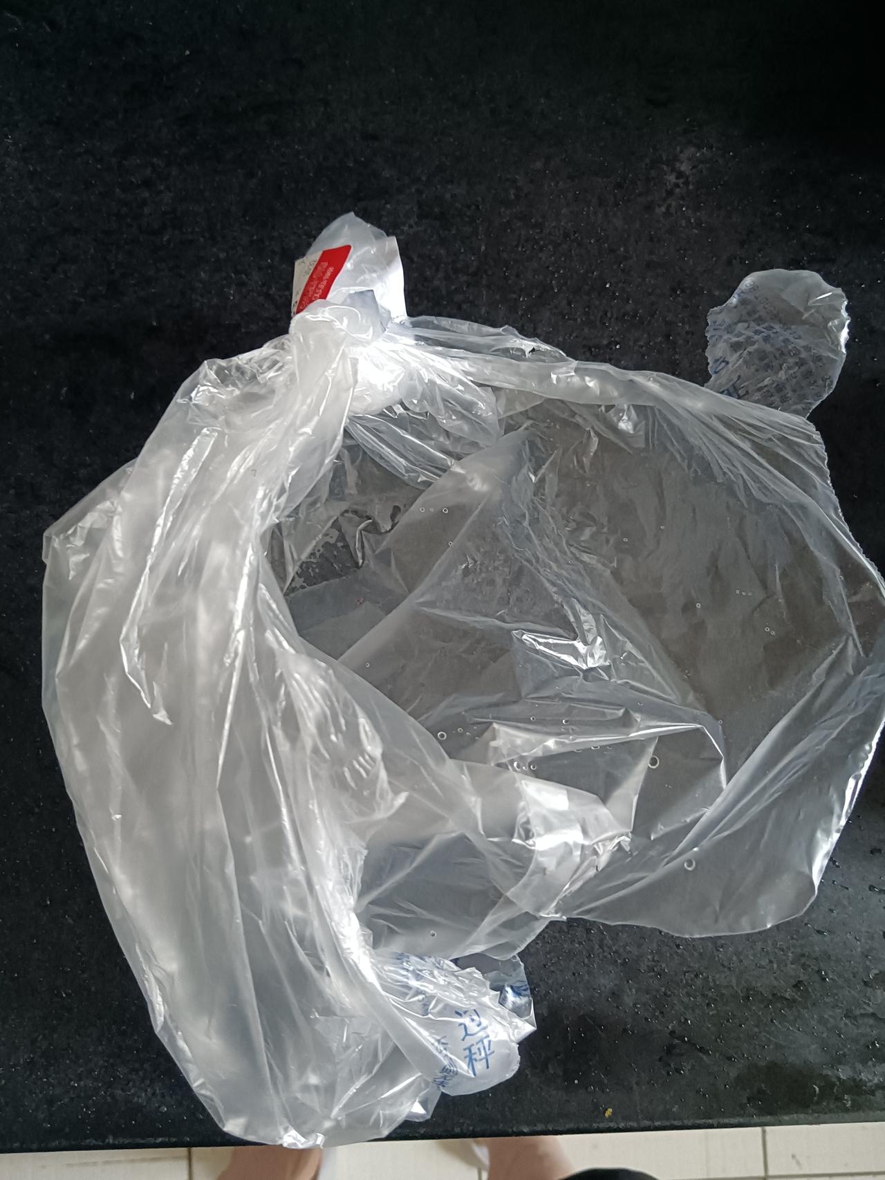去超市你最讨厌什么？我最讨厌包装袋打了节还得把结算单死死贴在节上，回家了怎么撕也