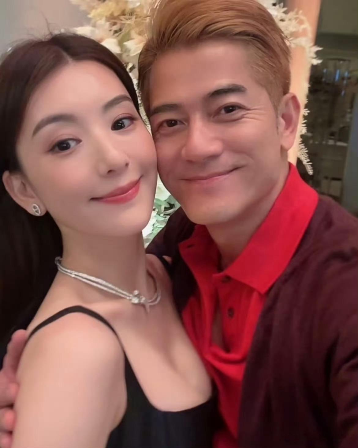 方媛晒出带三胎小女儿郭咏心工作的视频，时间好快，她三胎女儿都长这么大了。真羡慕郭