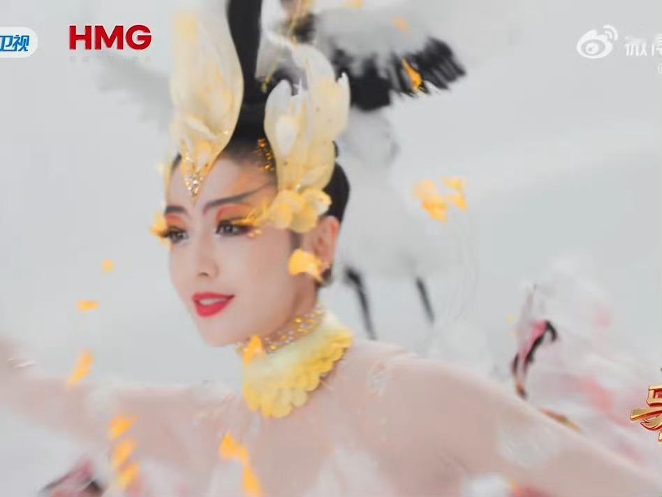 67岁依旧保持好奇，杨丽萍用行动诠释终身学习。与千问同行，让AI赋能艺术表达，岁