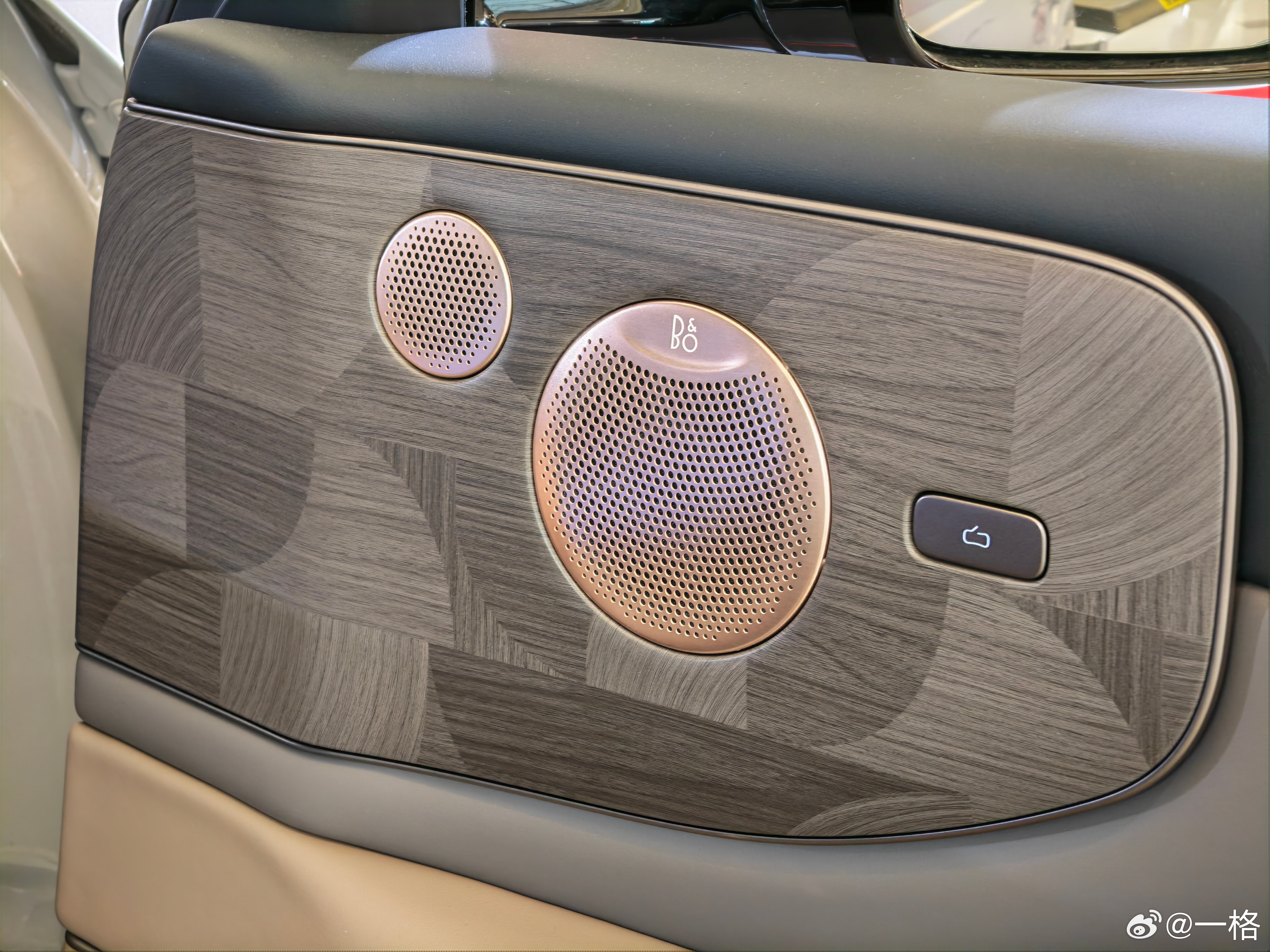 好家伙，智己 LS8 实车这么大呀虽然网上看过图，但实际进到车里还是被震撼到了就