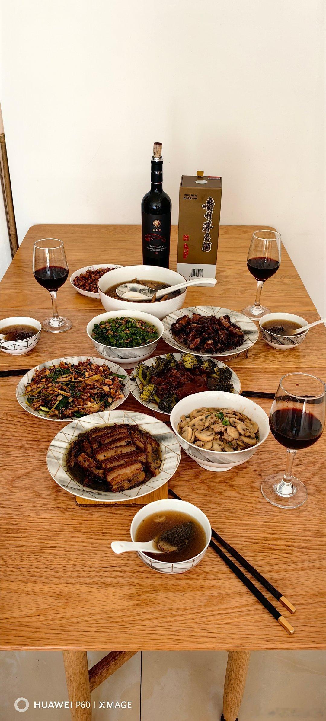 除夕今天除夕，任何一个节日都不能取代阖家团聚所带来的仪式感。时鲜蔬菜是现炒的，羊