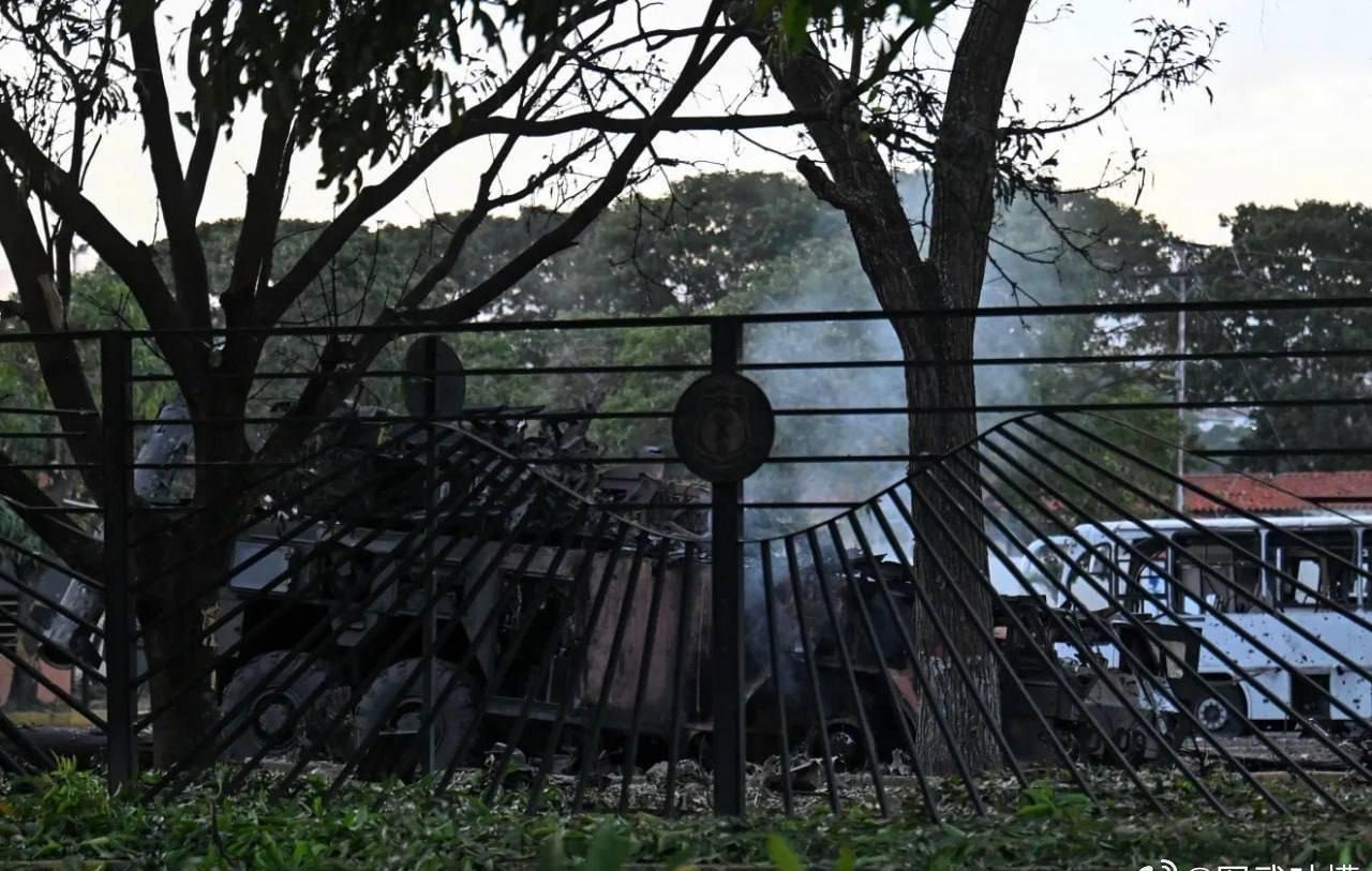 美军甚至连固定翼飞机都没出动，直接使用阿帕奇武装直升机火力打击，支奴干直升机运输