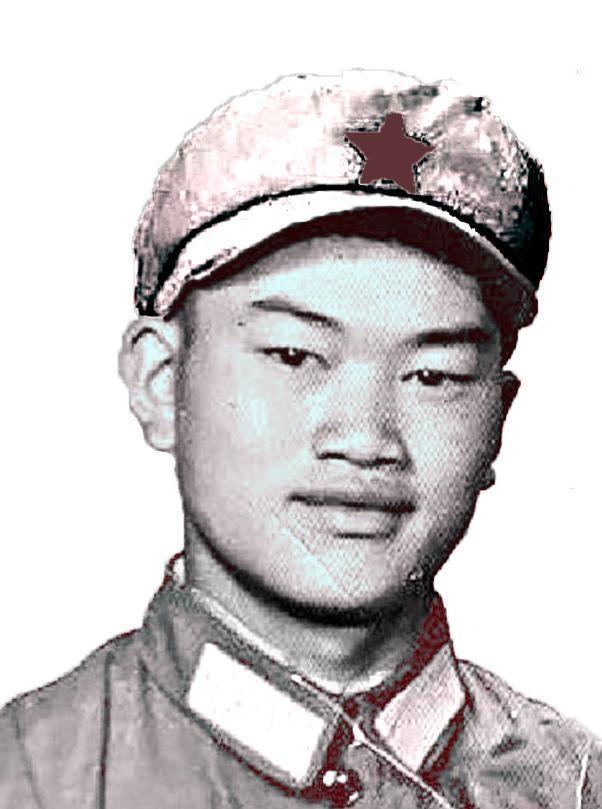 1984年4月，一名战士忍痛将流的满地都是的肠子塞回肚子，竟不顾一切地冲上了敌人