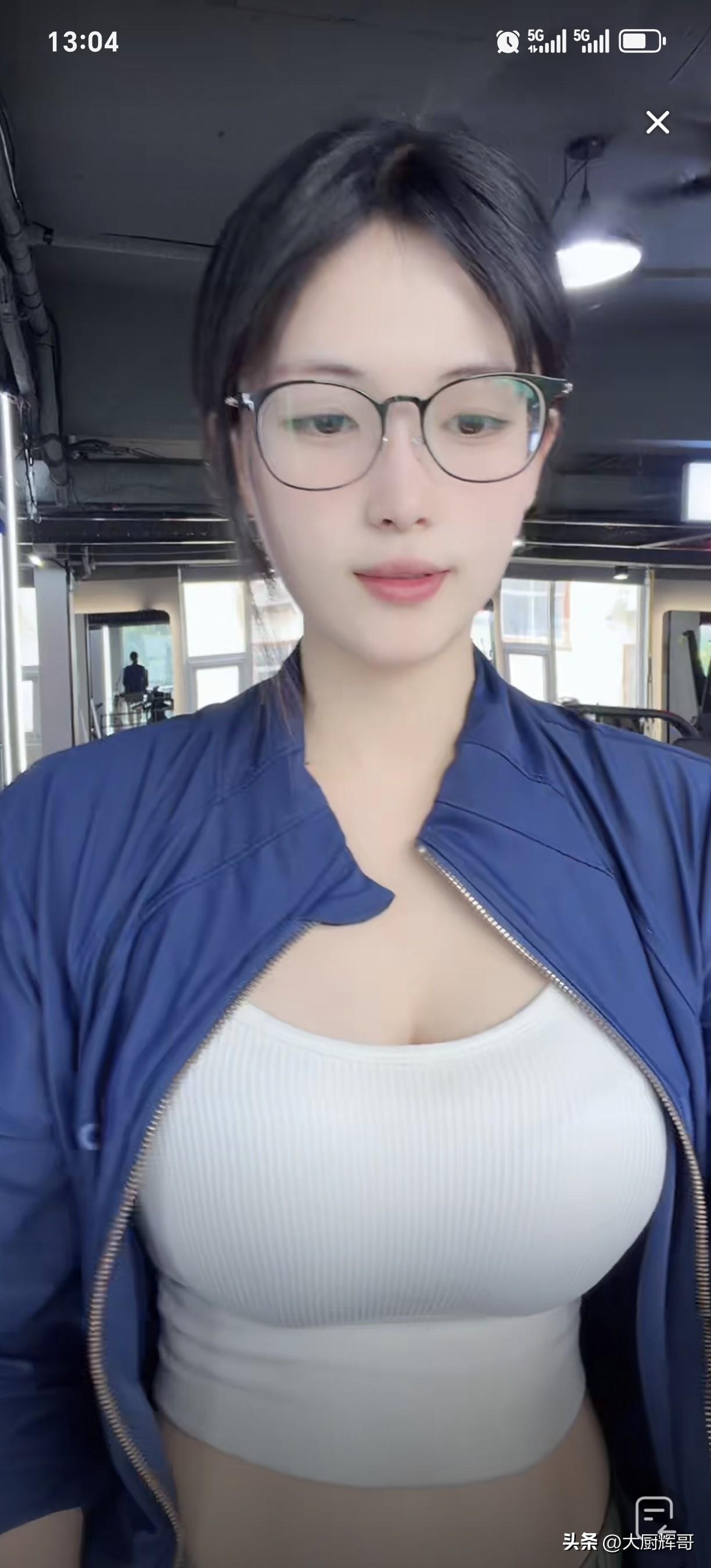 健身女孩，活力满满！💪🏋️‍♀️