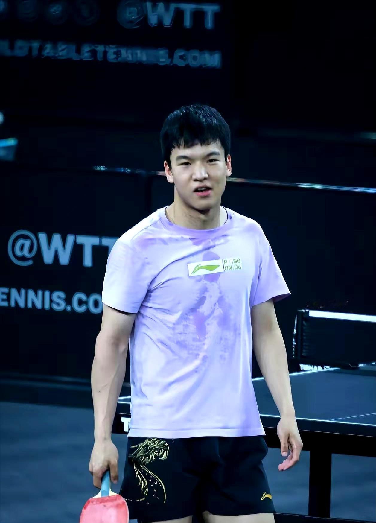 向鹏这回真是栽了，刚拿到世乒赛资格，转头就在太原站被一个世界排名82的卢森堡选手