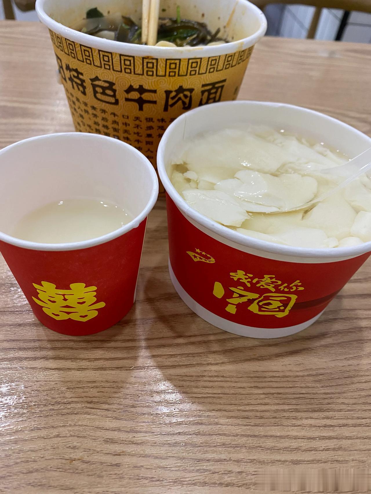 武汉旅行，武汉人说：过早户部巷，宵夜大成路，过来户部巷过早，武汉人过早三件套：豆
