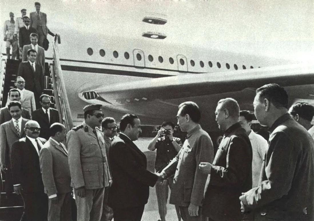 1972年7月16日，阿拉伯也门共和国总理兼外交部长穆赫辛艾哈迈德艾尼率领的政府