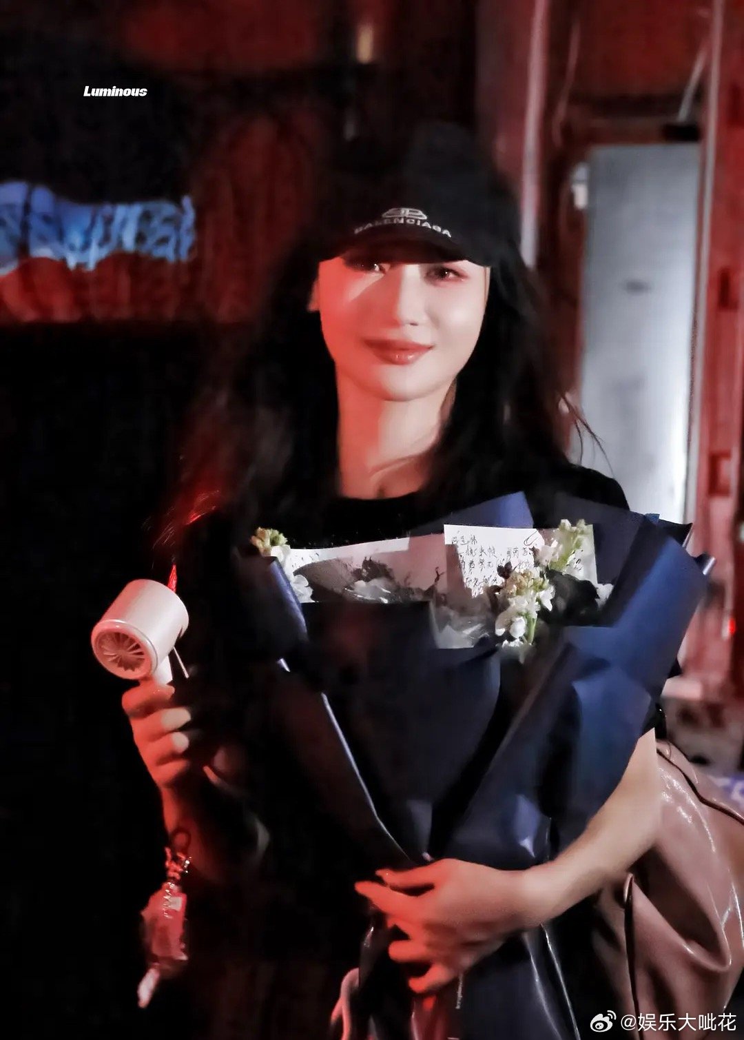 何宣林《万花世界》杀青了这不还没黄婷婷戏份多吗，说好的抢角呢？.....美女是不