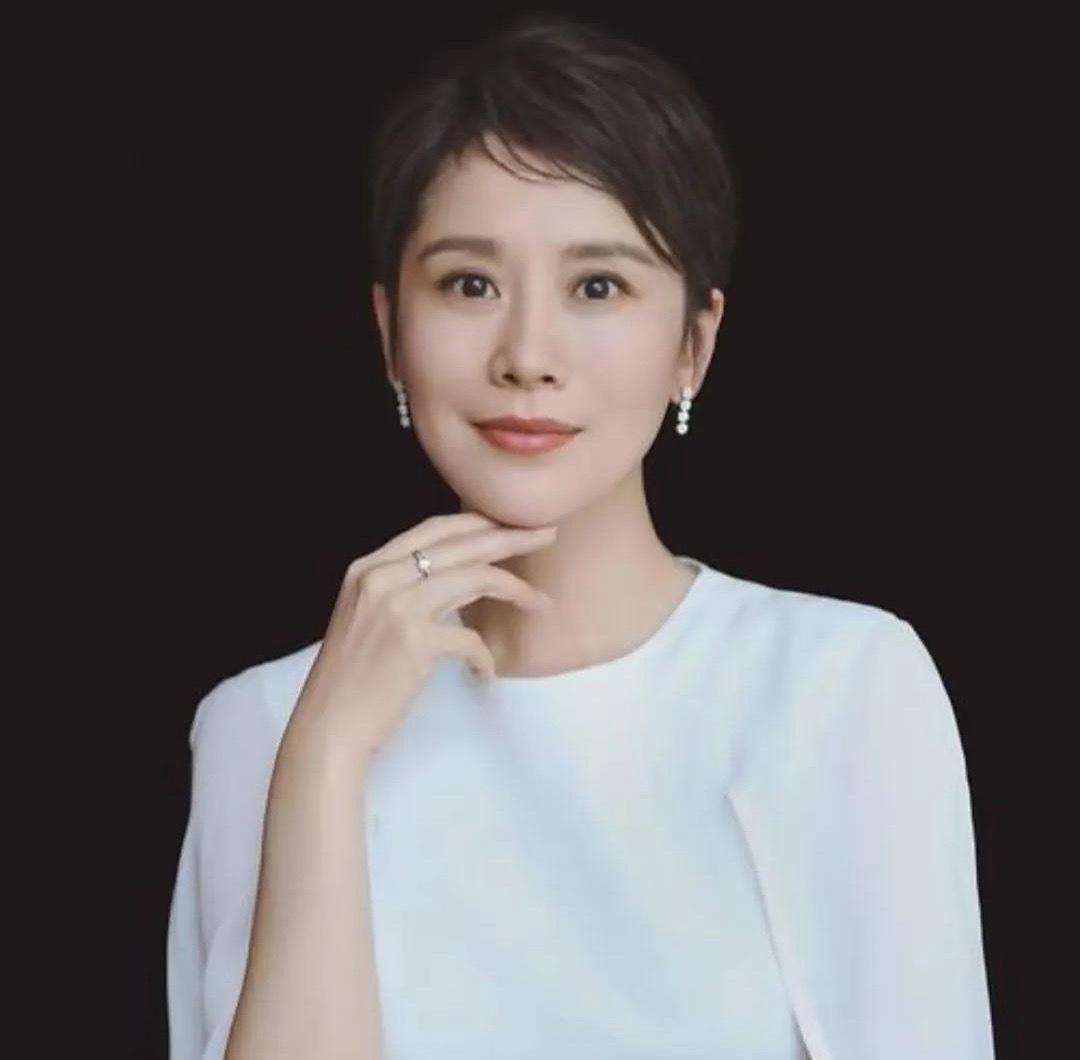 网友说《生万物》火了全网最尴尬的人是海清因为那段黑历史又要扒出来当众审判了当初在