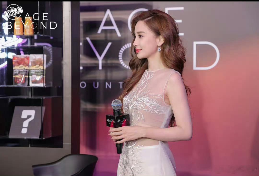 angelababy给angelababy的新年心意  「杨家将的画室」营业中 