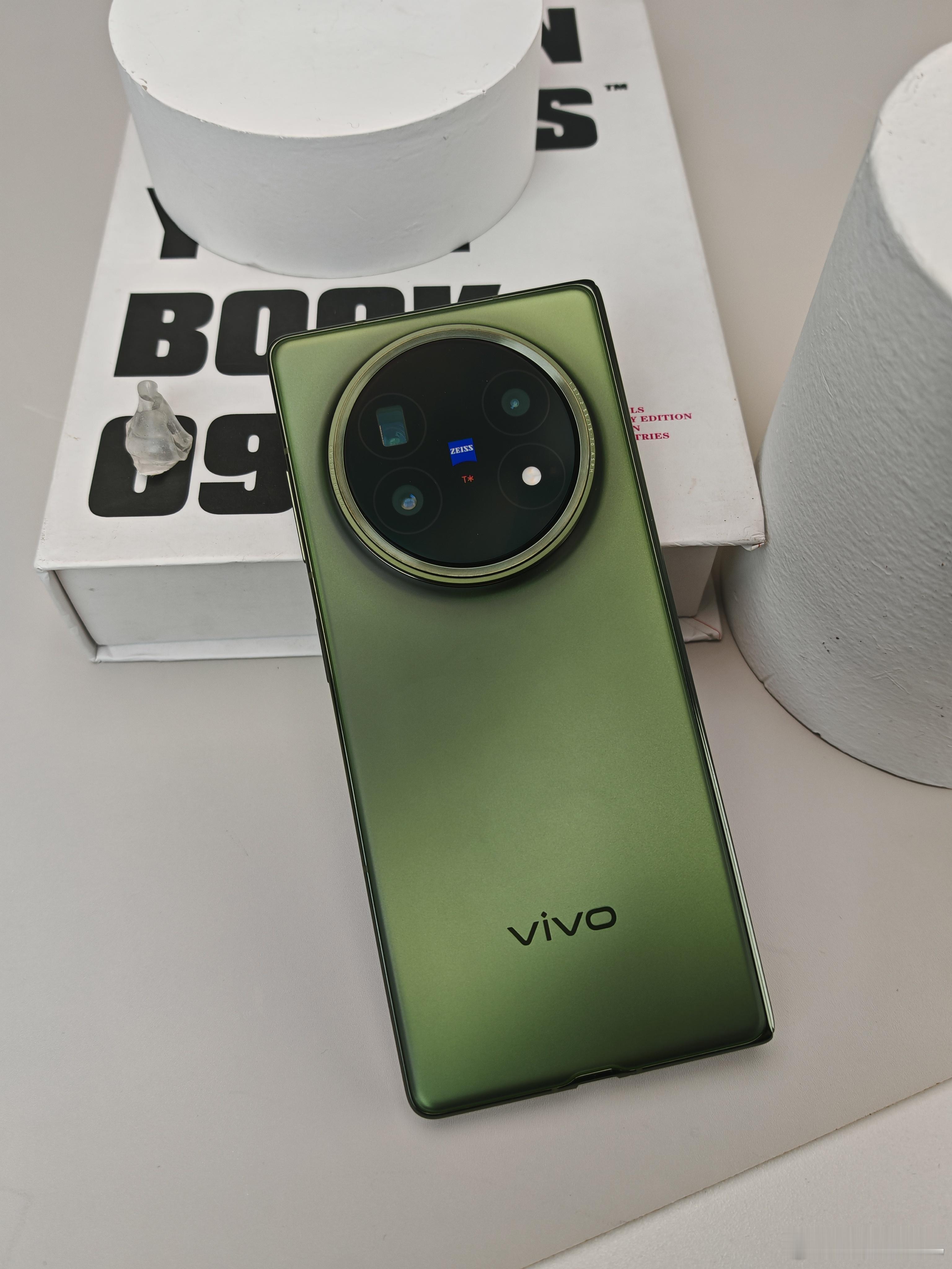 vivo X Fold5这手机好轻、好薄、真好看[哆啦A梦吃惊] ​​​