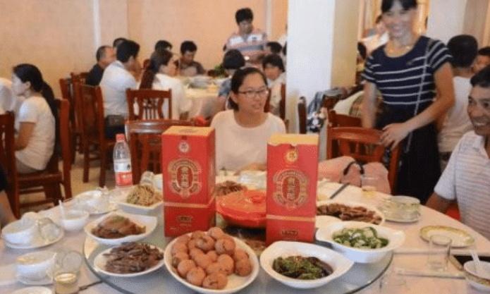 孩子考上重点大学，真心建议别办升学宴、收红包
 
孩子考上重点大学，确实是全家光