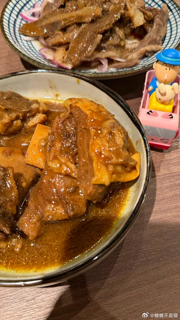 看到一个访谈里的观点很妙，说：我不喜欢去解释，你们最好永远误解，这样别人就不会知