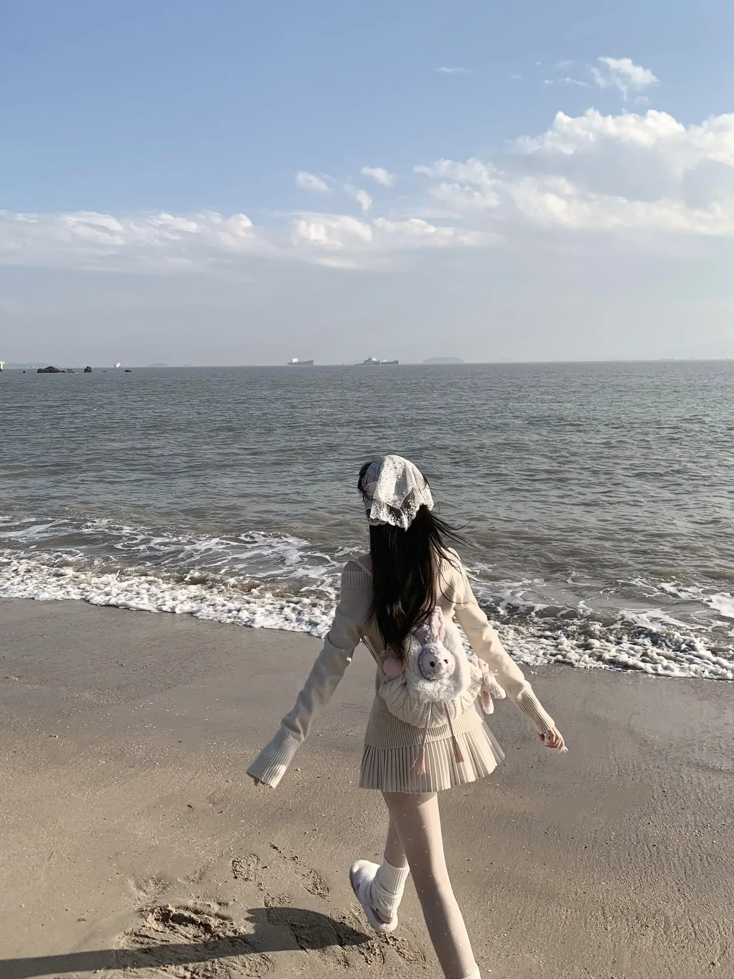 独自走过很多的路 就当为幸福铺路吧