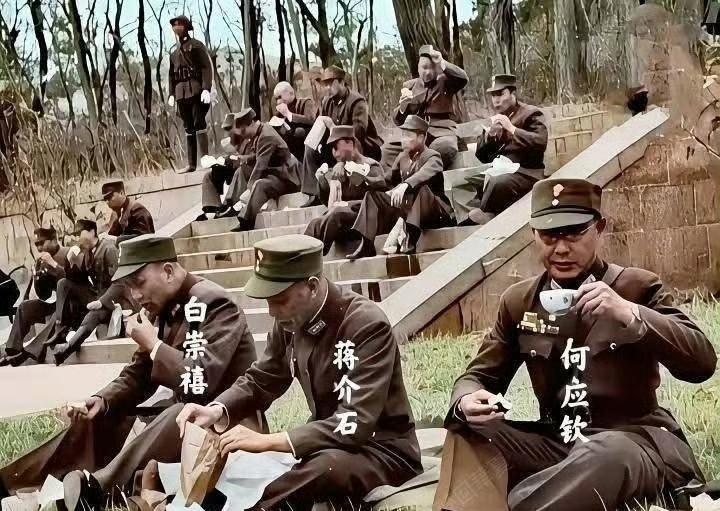 1946年2月，蒋介石、白崇禧、何应钦等国民党高级将领，在南京灵谷寺休息野炊的一