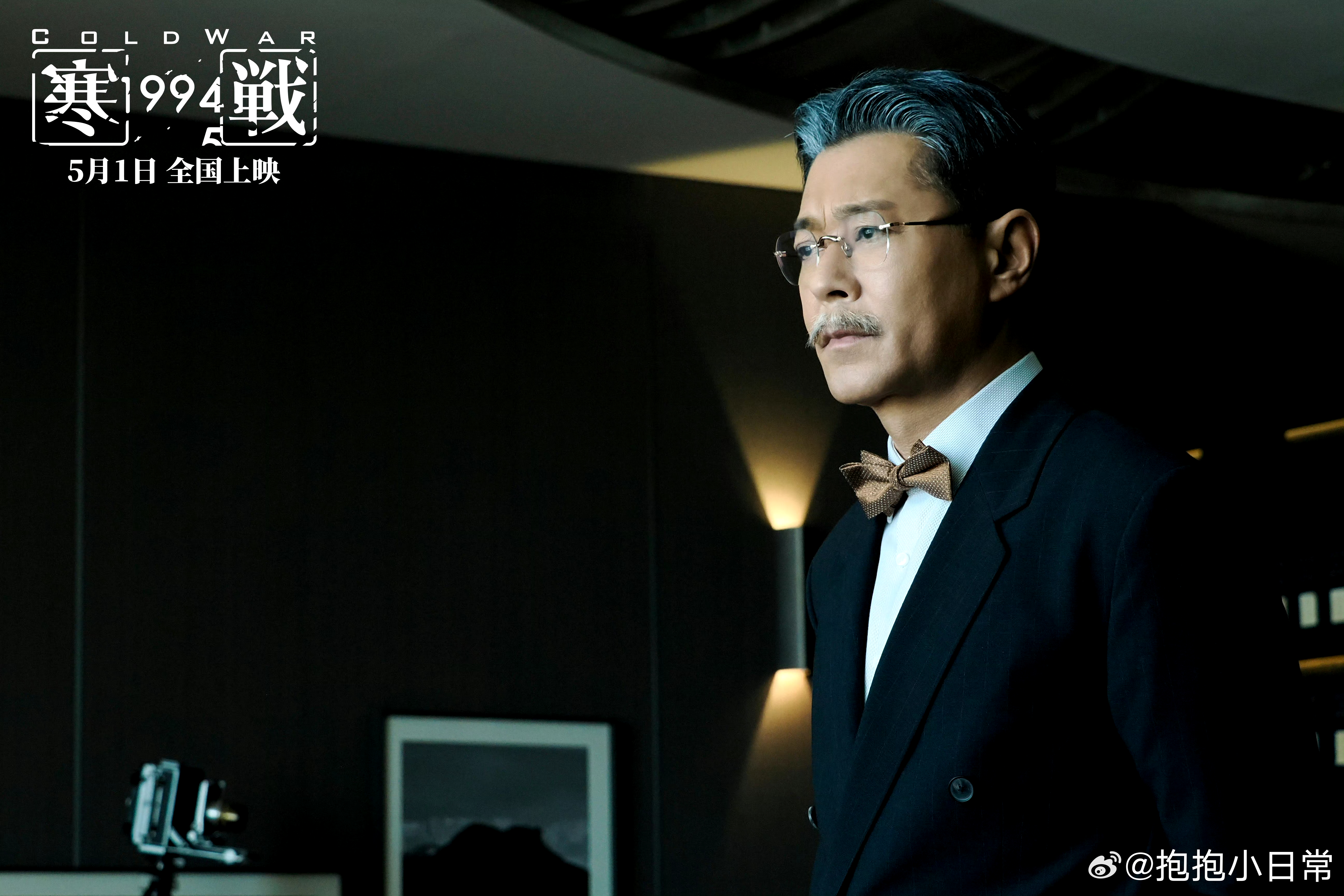 周润发古天乐终于在寒战合作上了两大港圈男神首次同框拍戏，还是银发西装眼镜造型，这