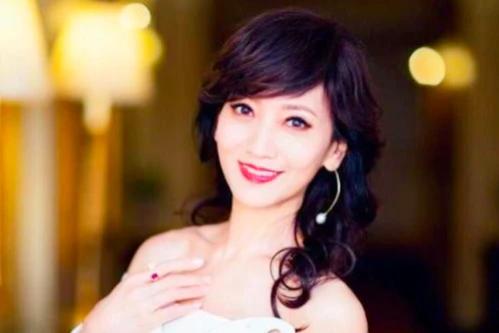 #赵雅芝为什么被称为不老女神？#
首先，赵雅芝的保养工作做得非常到位。她注重皮肤