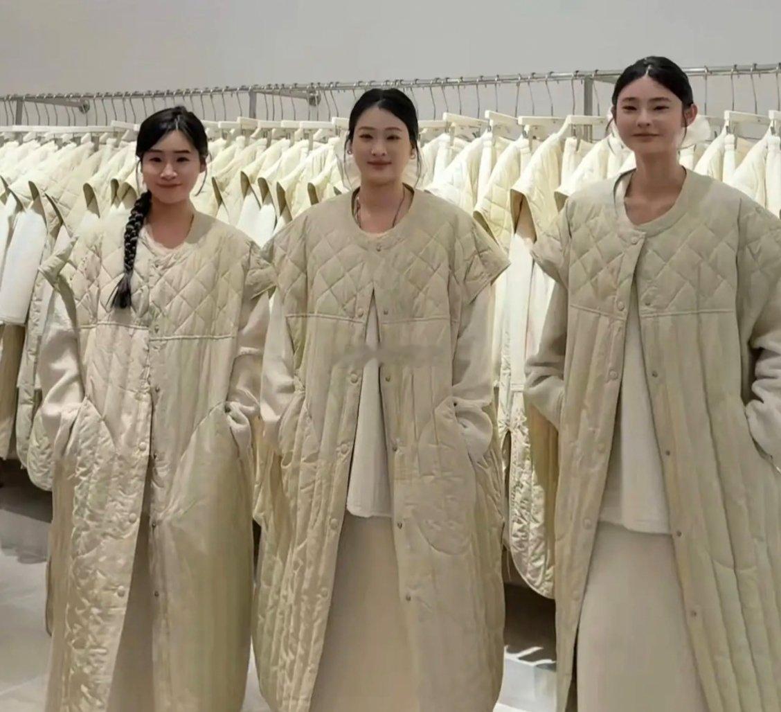 一个敢设计，一个敢卖，一个敢买，一个敢穿，不得不说太牛了 