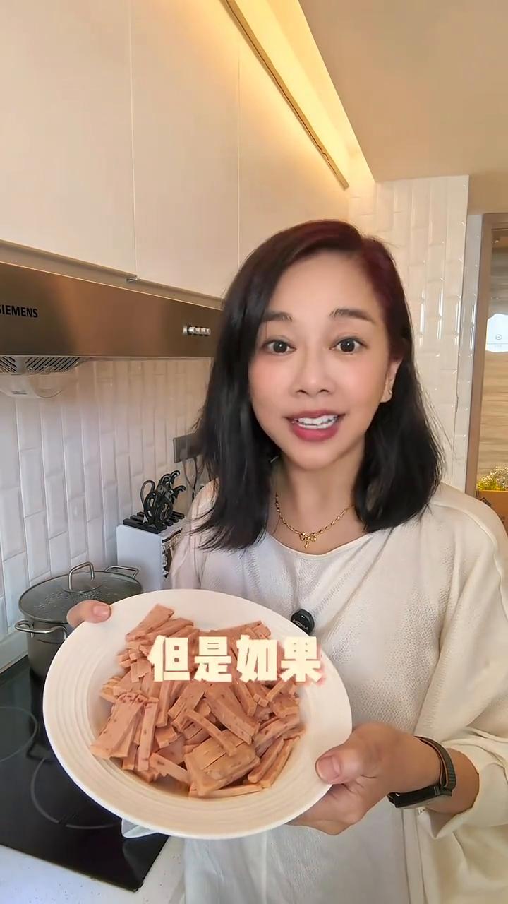 哈喽，重记厨房又开始了，松溪厨房开始了，做一个港式炒面豉油皇炒面。
·要准备豉油